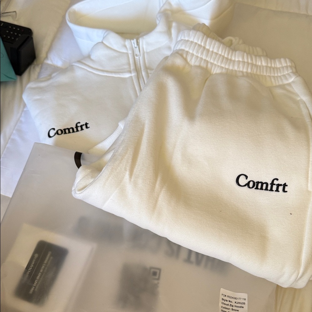 COMFRT BRAND CLOUD WHITE sweatsuit. Hoodie and sweat pants set unisex New MEDIUM